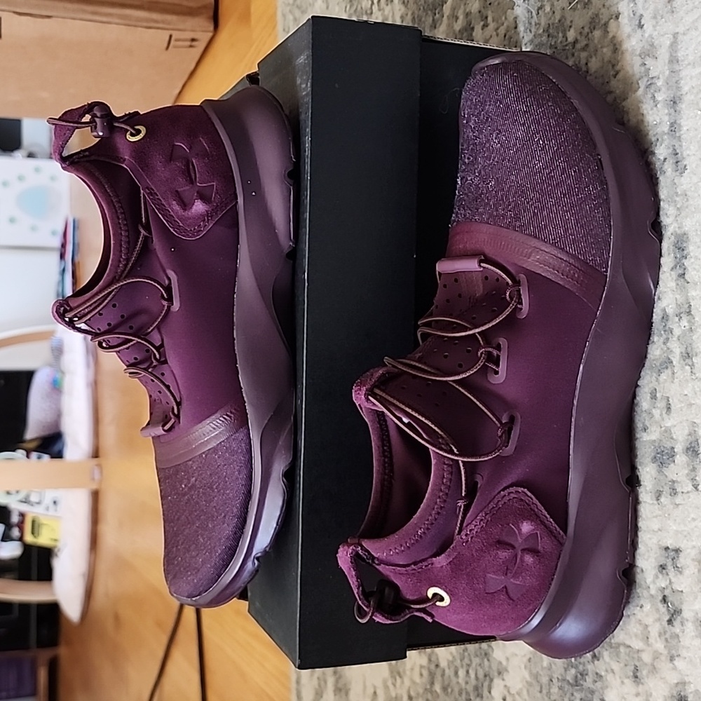 Under Armour Sneakers
